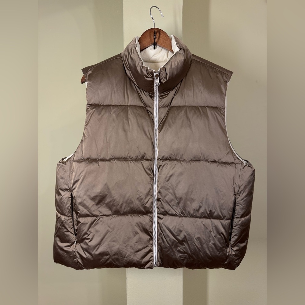 NWOT Reversible Puffer Vest - Picture 7 of 13